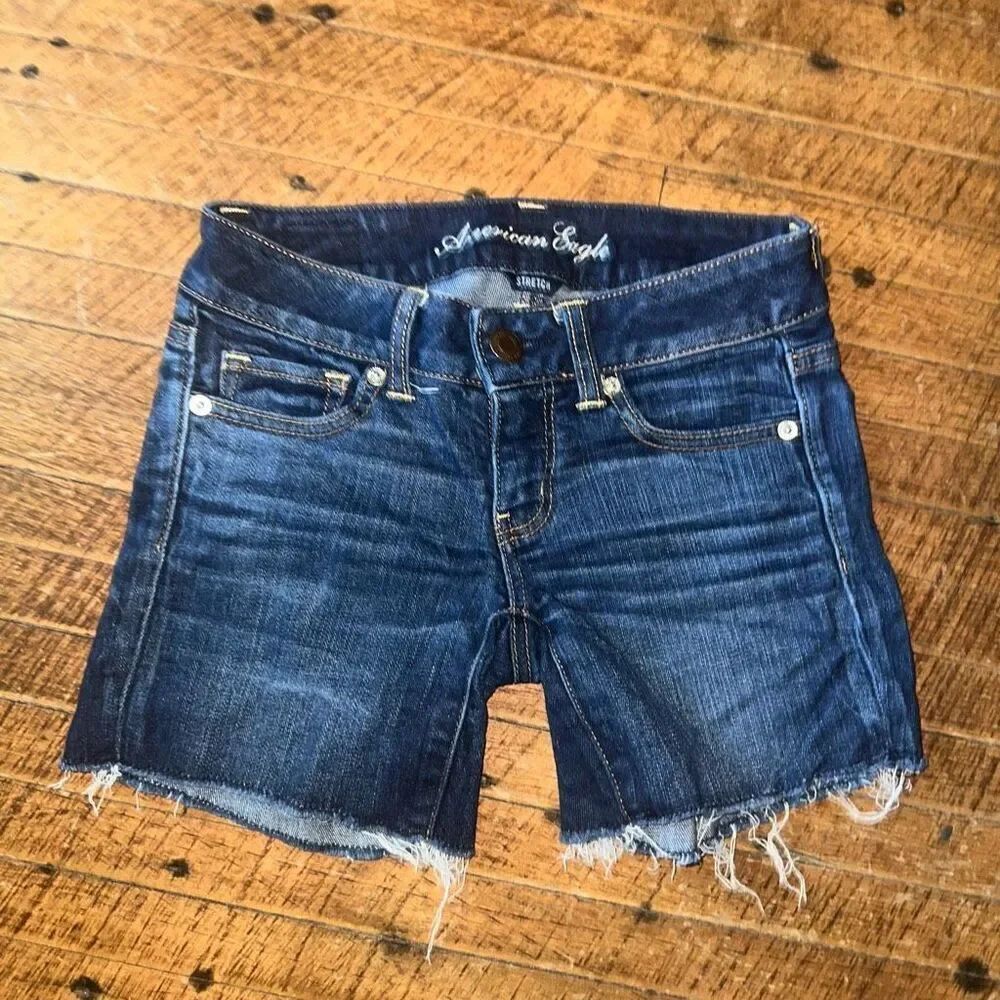 American Eagle dark wash distressed 00 raw hem jeans shorts